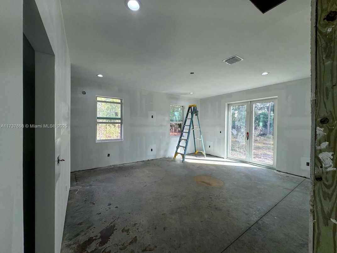 Empty room, Interior, Recessed Lighting