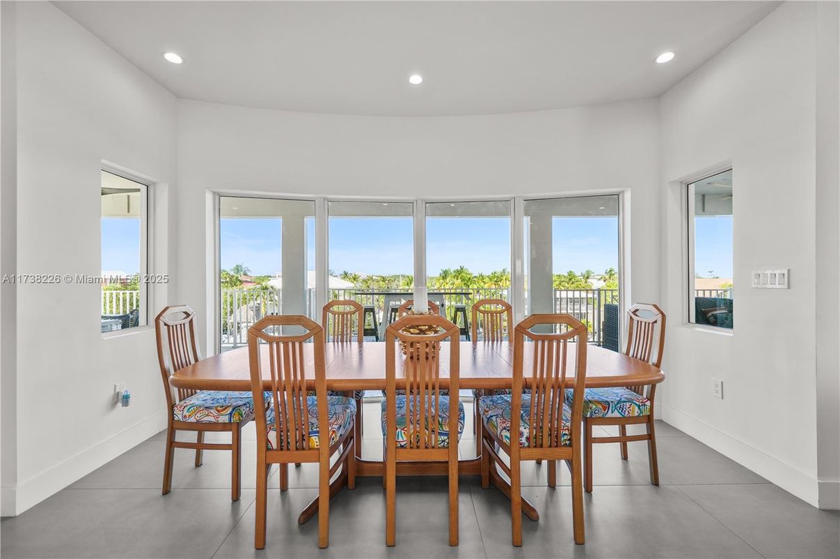 Dining room, Interior, Recessed Lighting