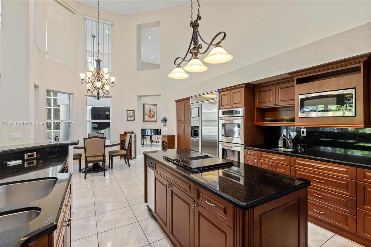 Chandelier, Dining room, Interior, Kitchen, Pendant Lights, Recessed Lighting, Stainless Steel Appliances