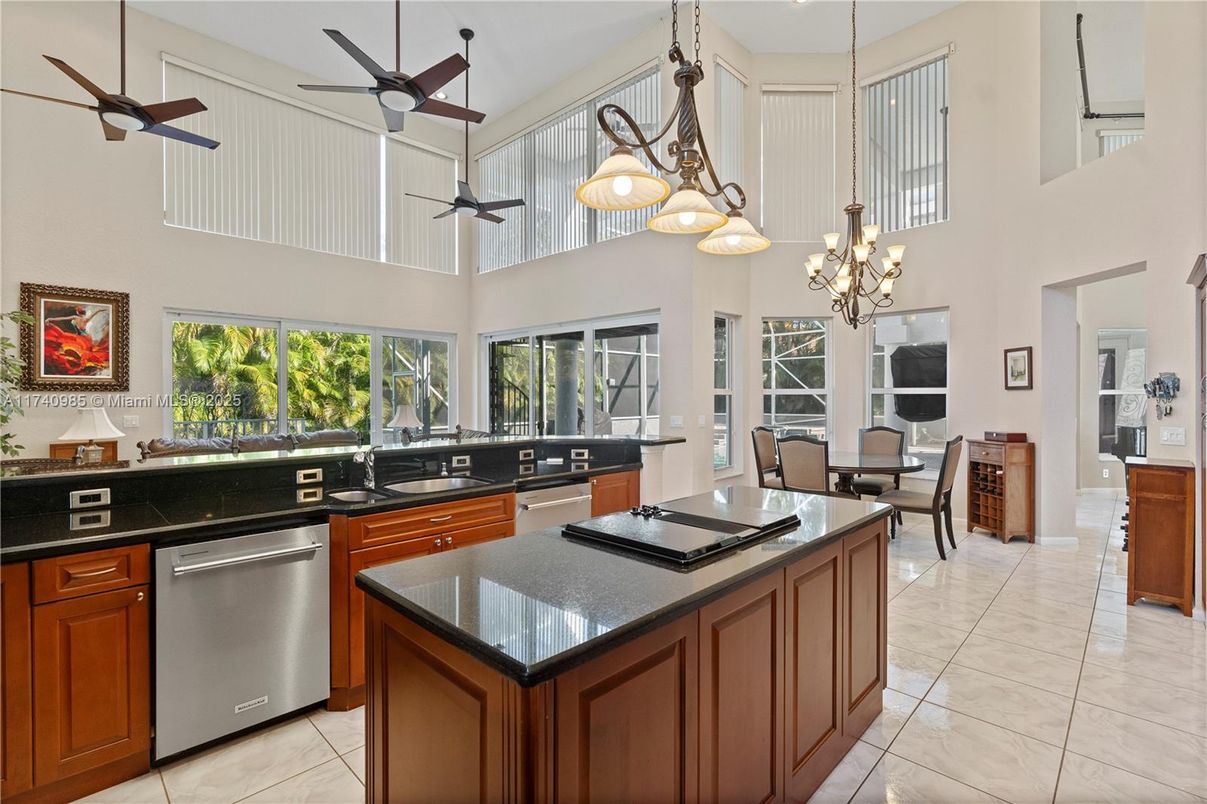 Chandelier, Dining room, Interior, Kitchen, Pendant Lights