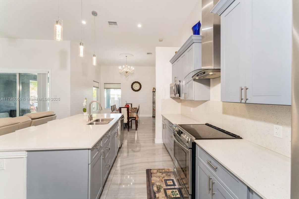 Chandelier, Dining room, Interior, Kitchen, Pendant Lights, Recessed Lighting, Stainless Steel Appliances
