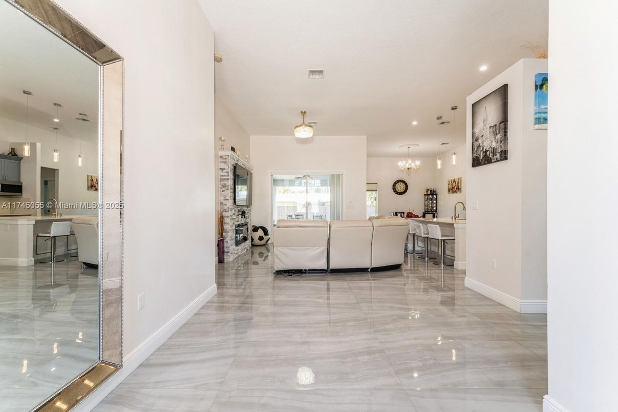 Dining room, Interior, Living room, Pendant Lights, Recessed Lighting