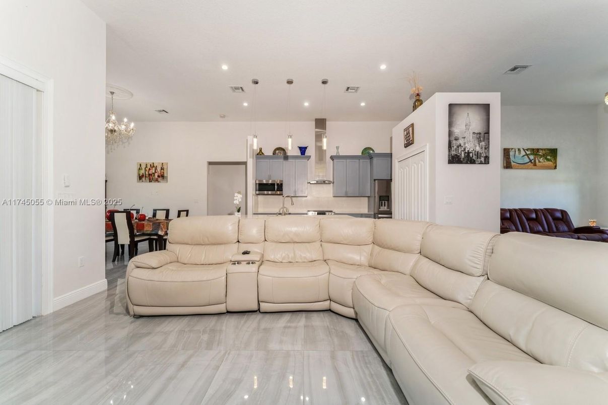 Chandelier, Dining room, Interior, Kitchen, Living room, Pendant Lights, Recessed Lighting, Stainless Steel Appliances