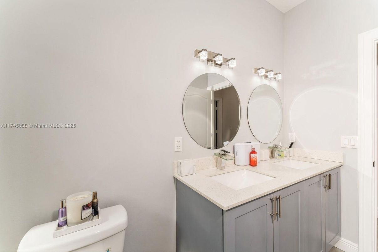 Bathroom, Dual Sink Vanities, Interior