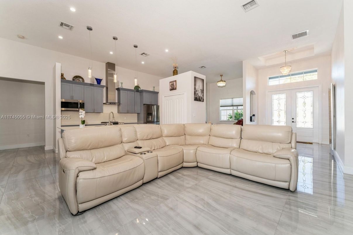 Interior, Kitchen, Living room, Pendant Lights, Recessed Lighting