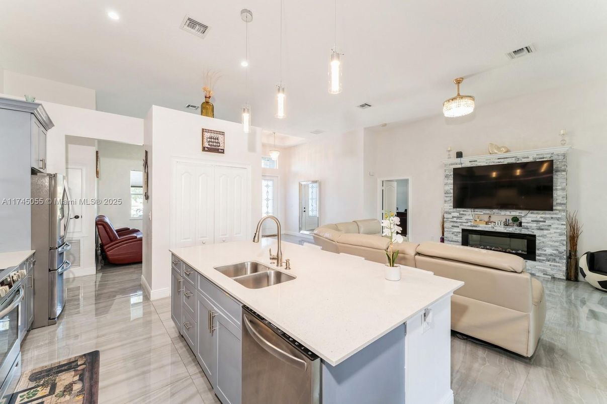 Fireplace, Interior, Kitchen, Living room, Pendant Lights, Recessed Lighting, Stainless Steel Appliances