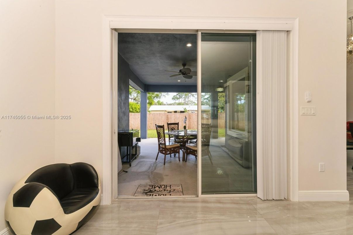 Dining room, Interior