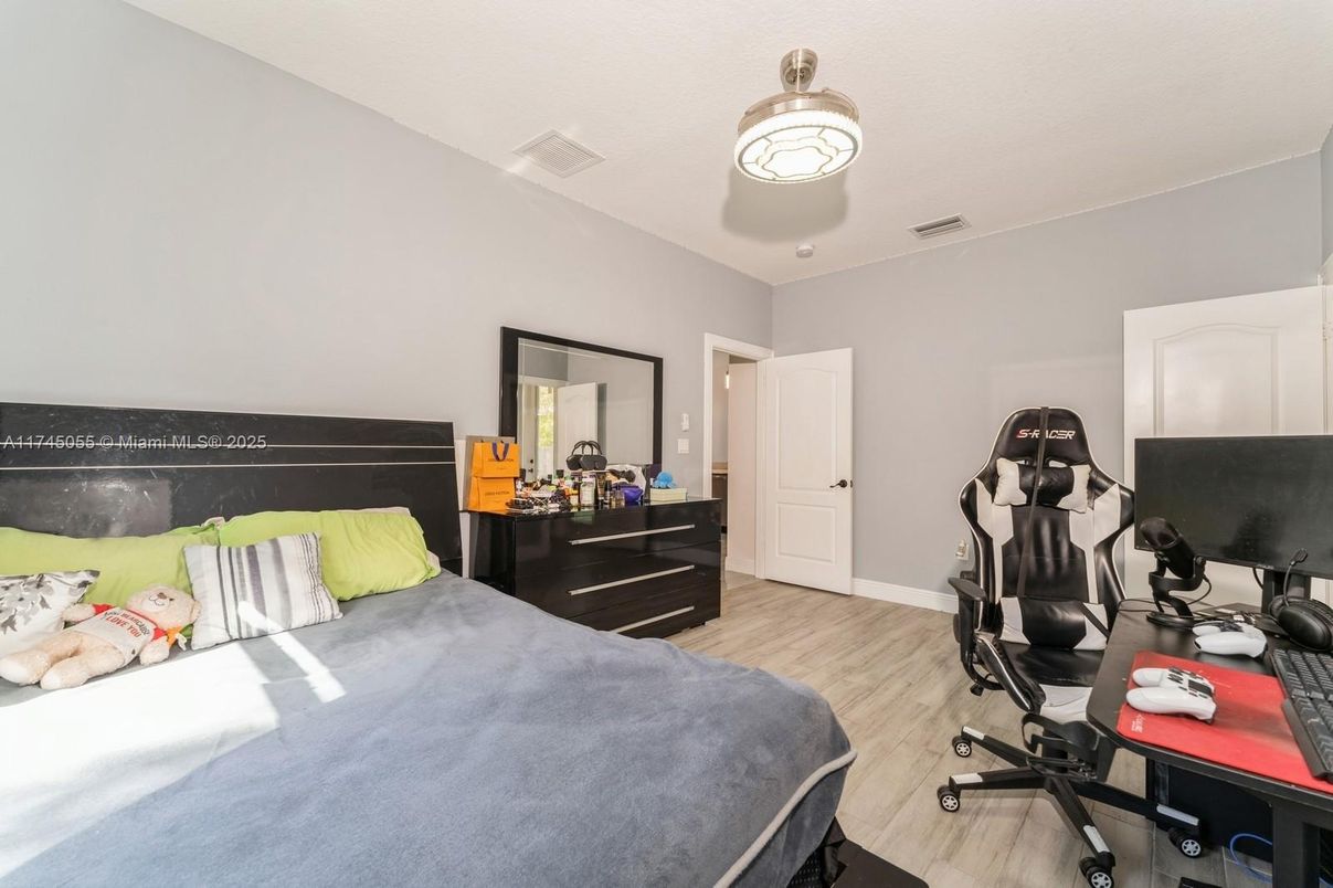 Bedroom, Home Office, Interior, Wood Texture Flooring