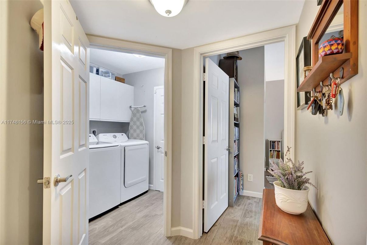 Interior, Utility Closets, Washer, Wood Texture Flooring
