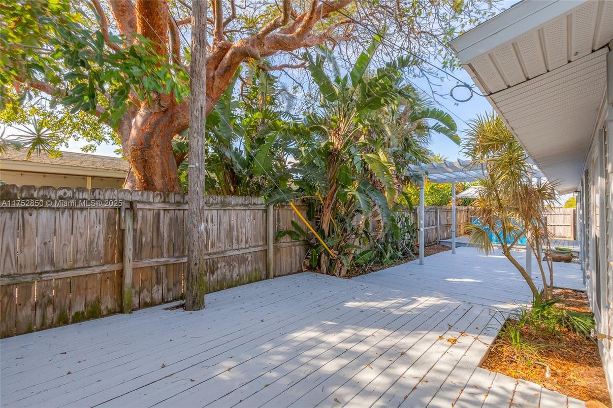 Backyard, Exterior