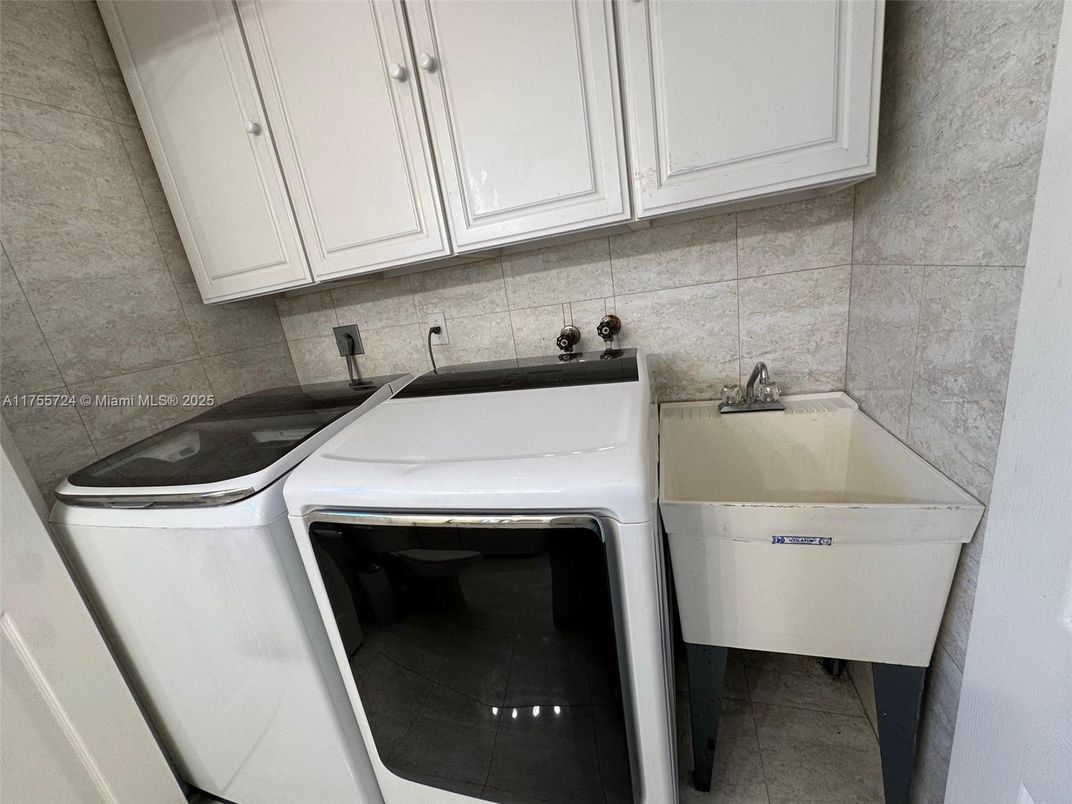 Interior, Washer