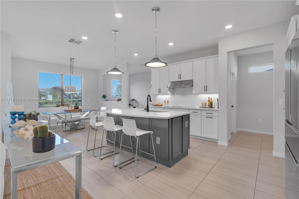 Dining room, Interior, Kitchen, Pendant Lights, Recessed Lighting, Stainless Steel Appliances, Water