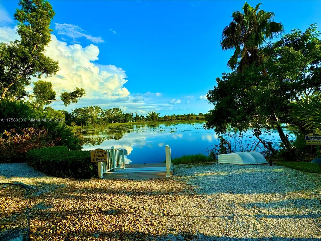 Exterior, Lake