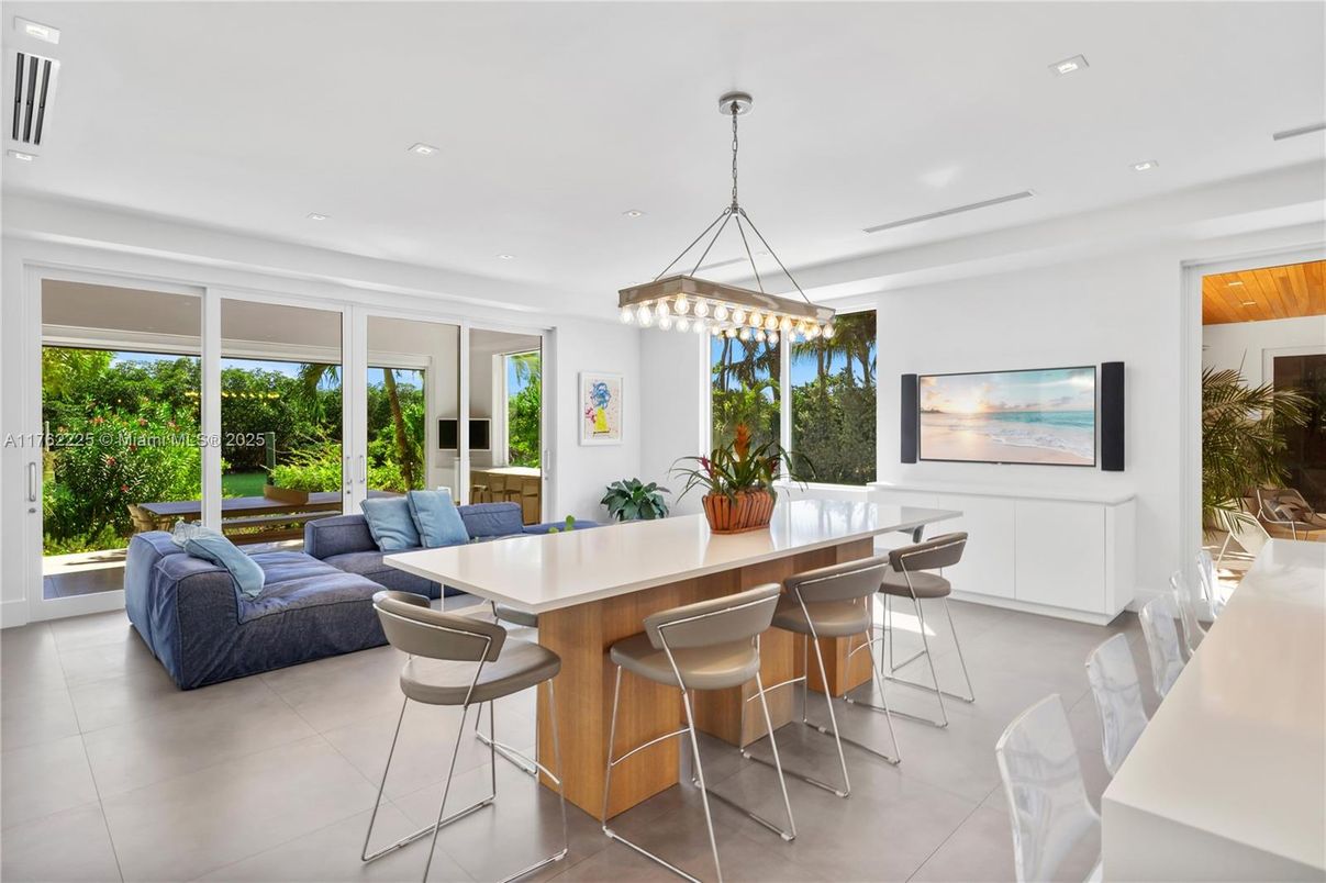 Dining room, Interior, Living room, Pendant Lights, Recessed Lighting