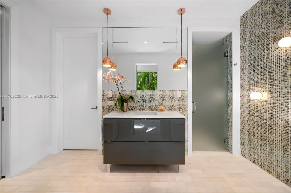 Bathroom, Interior, Pendant Lights, Recessed Lighting