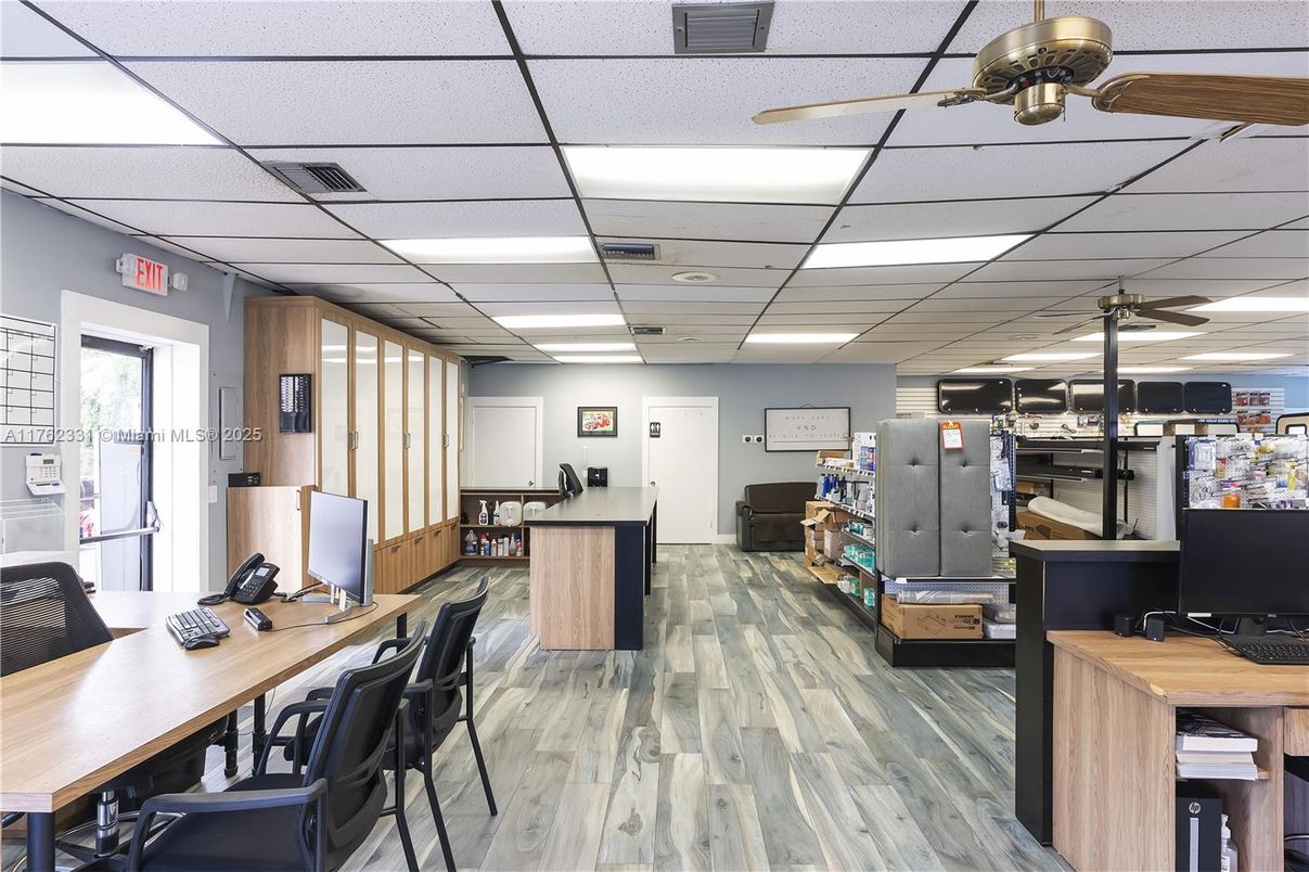 Home Office, Interior, Recessed Lighting, Wood Texture Flooring
