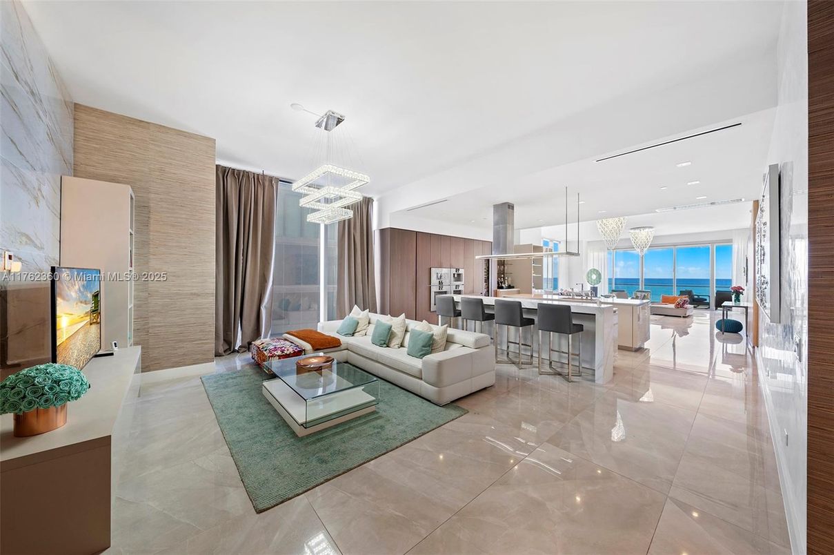Interior, Kitchen, Living room, Pendant Lights, Recessed Lighting, Stainless Steel Appliances