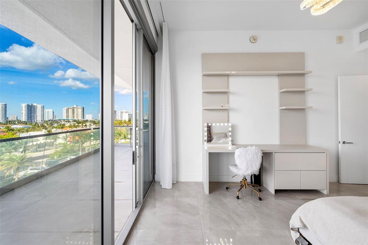 Home Office, Interior