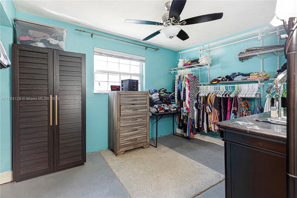 Interior, Walk-in Closets