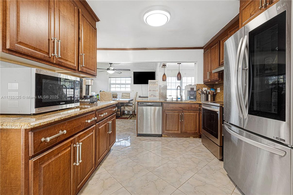 Dining room, Interior, Kitchen, Stainless Steel Appliances