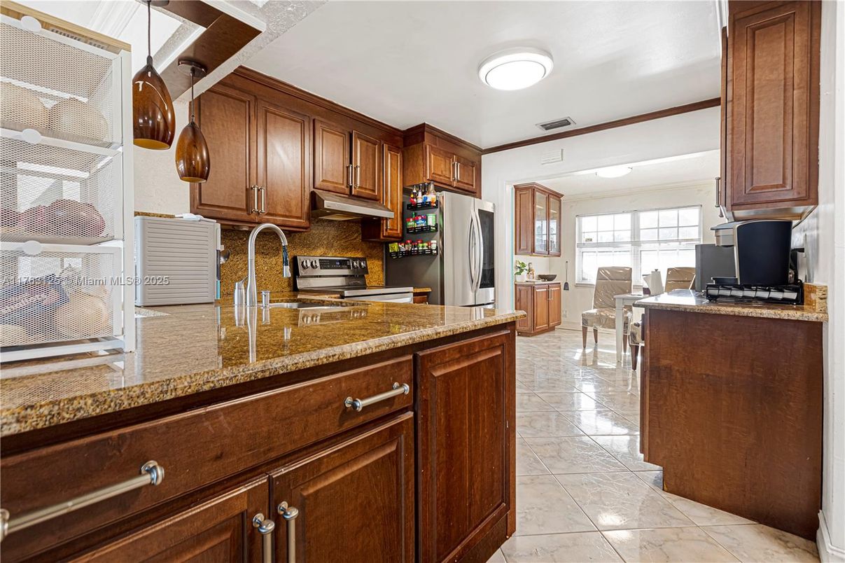 Dining room, Interior, Kitchen, Stainless Steel Appliances