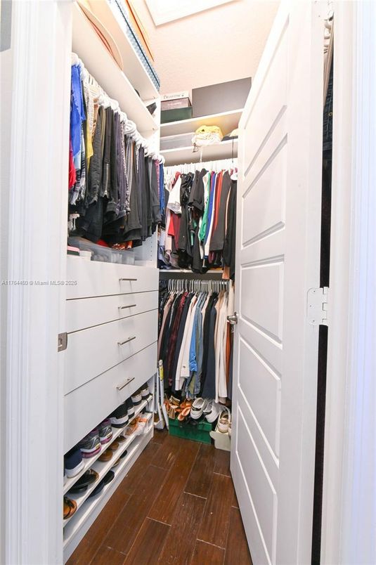 Interior, Walk-in Closets, Wood Texture Flooring