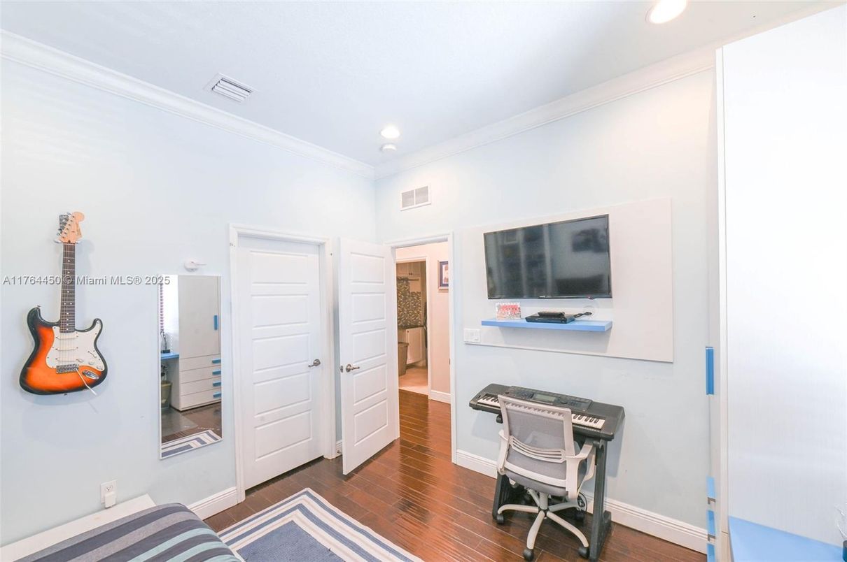 Home Office, Interior, Recessed Lighting, Wood Texture Flooring