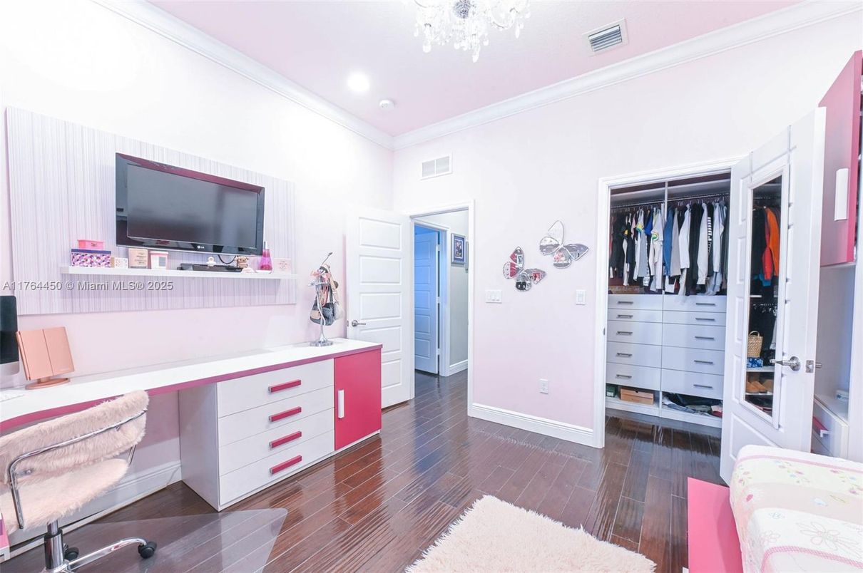 Interior, Recessed Lighting, Walk-in Closets, Wood Texture Flooring