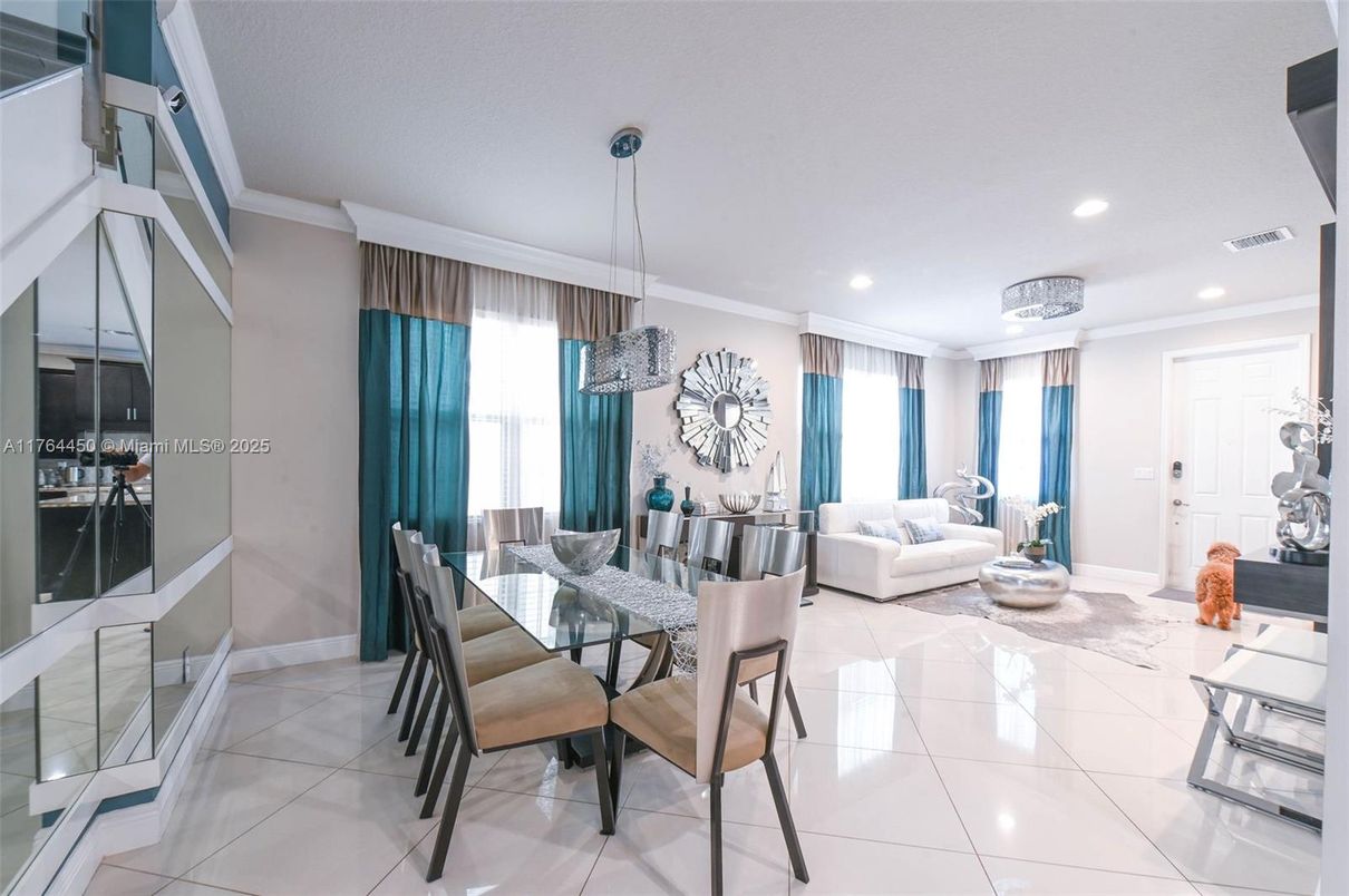 Dining room, Interior, Pendant Lights, Recessed Lighting