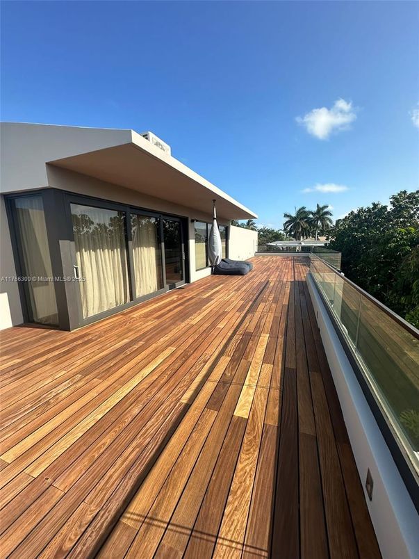 Exterior, Wood Texture Flooring