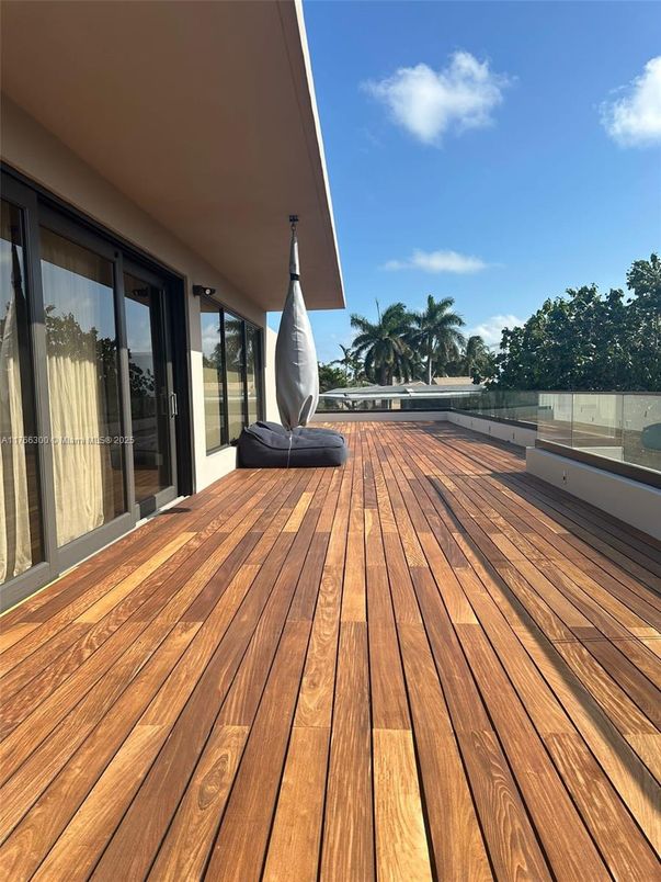 Exterior, Wood Texture Flooring
