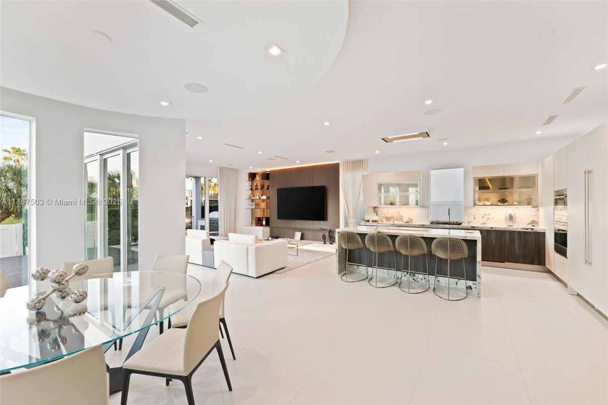 Dining room, Interior, Kitchen, Living room, Recessed Lighting