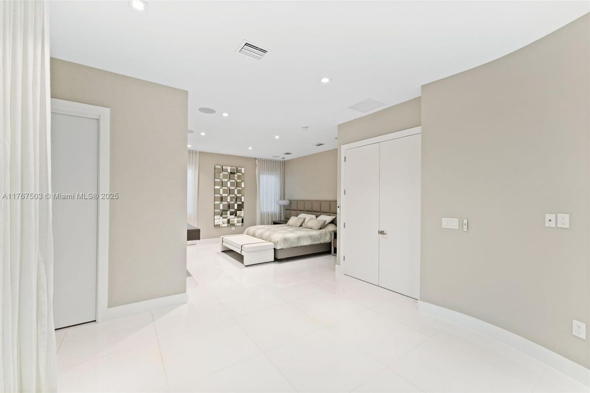 Bedroom, Interior, Recessed Lighting