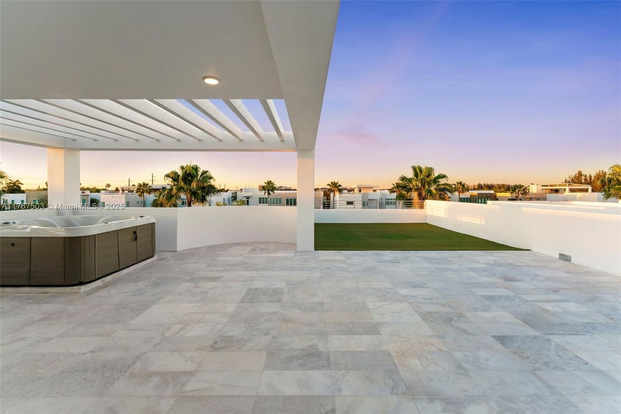 Backyard, Exterior, Hot Tub