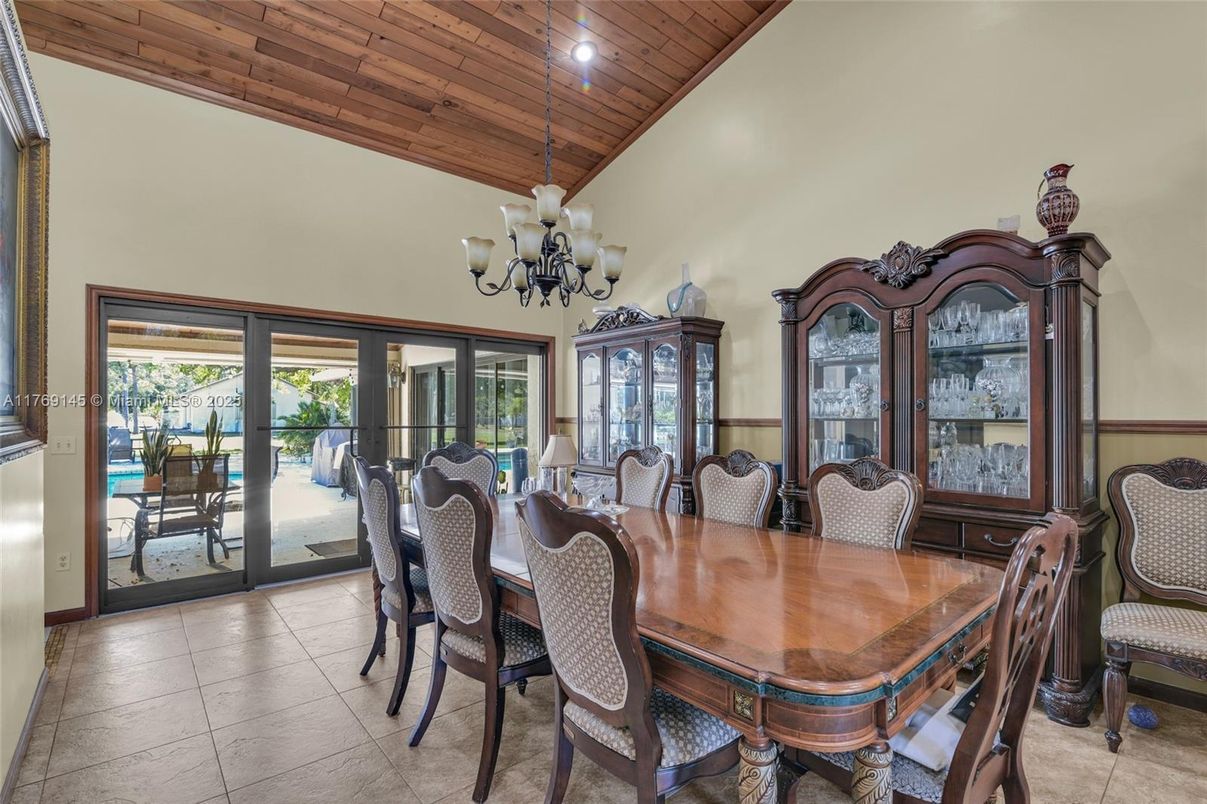 Chandelier, Dining room, Interior, Recessed Lighting, Wooden Ceilings