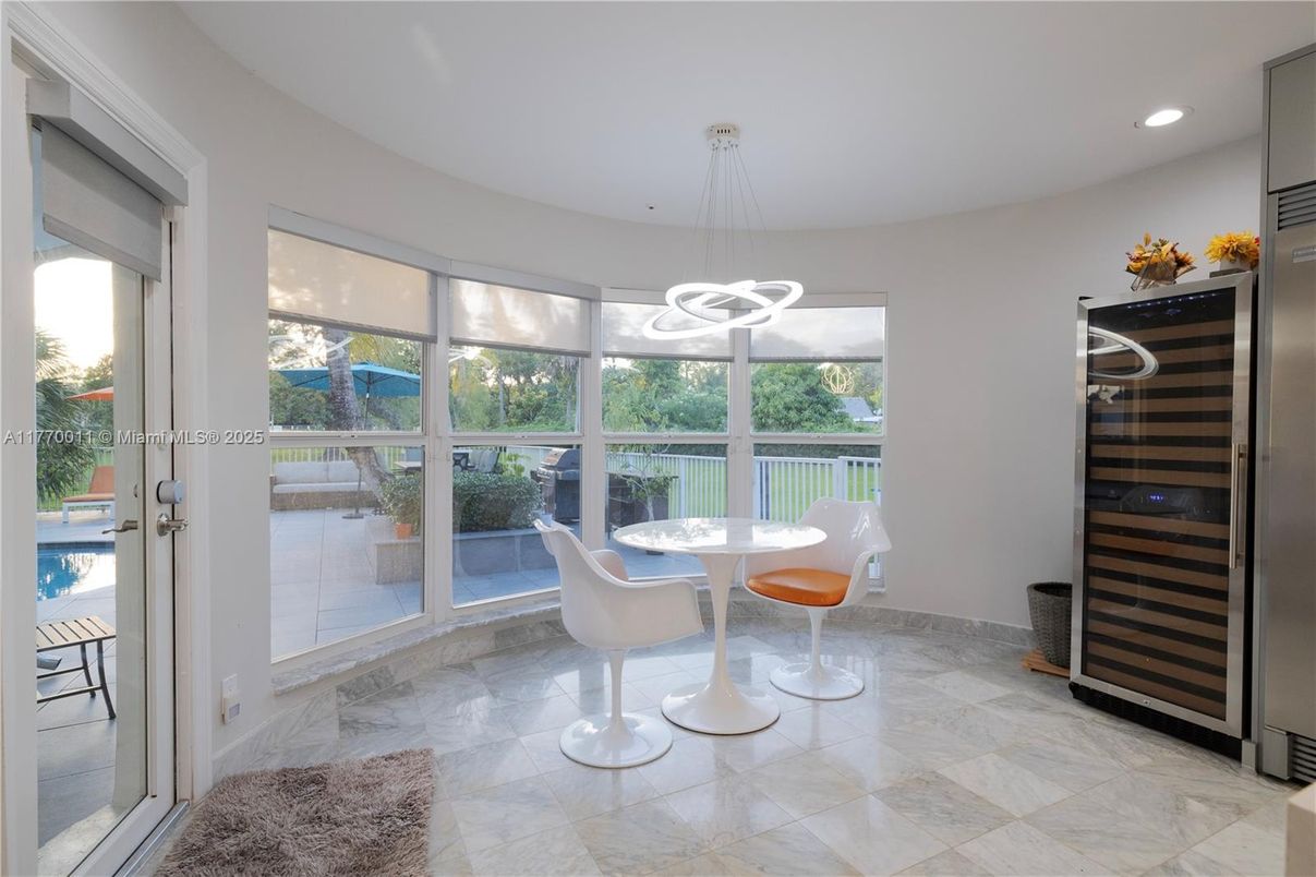 Dining room, Interior, Pendant Lights, Recessed Lighting