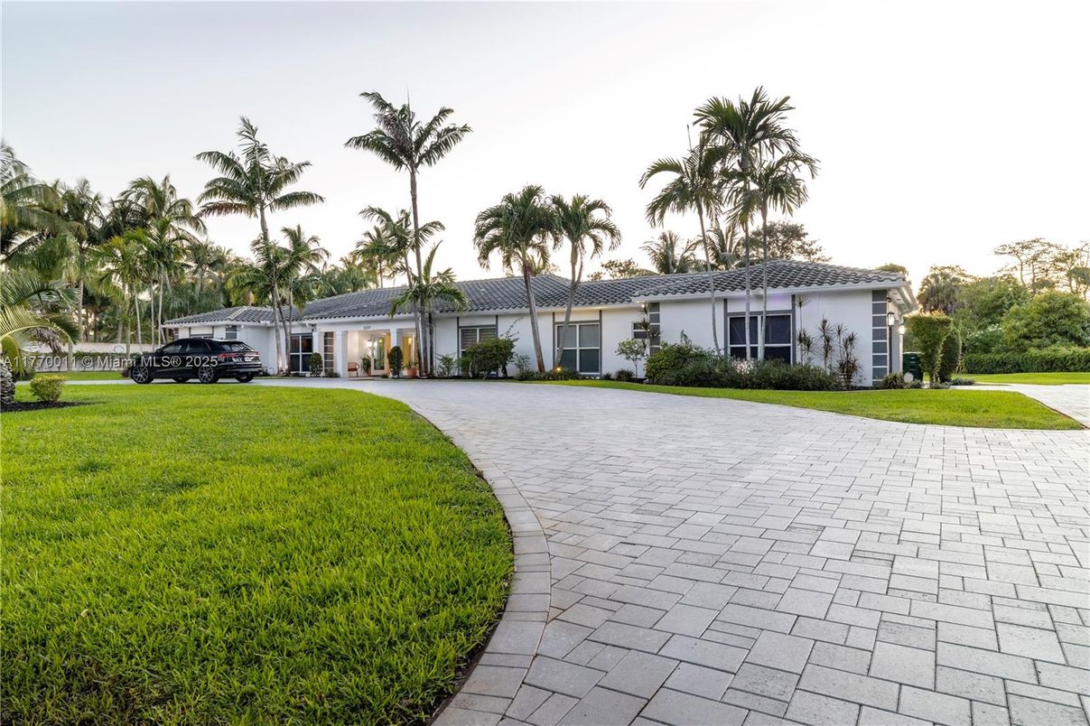 Backyard, Exterior, Facade, Ranch