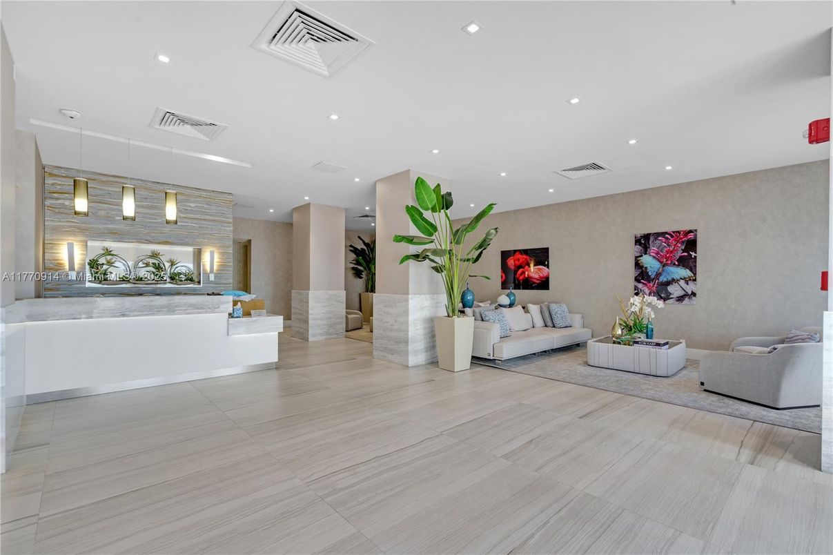 Fireplace, Interior, Living room, Pendant Lights, Recessed Lighting