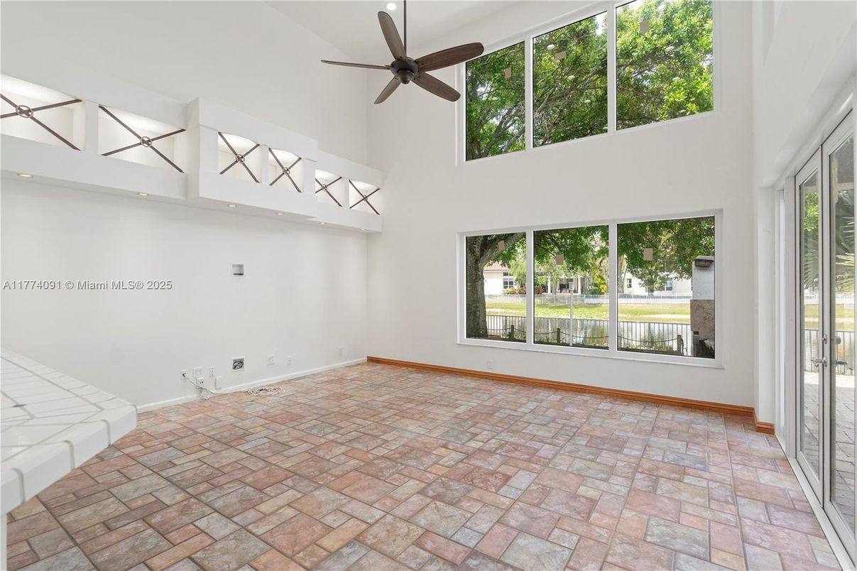 Empty room, Interior, Sun Room