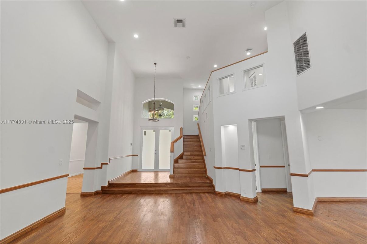 Interior, Pendant Lights, Recessed Lighting, Wood Texture Flooring