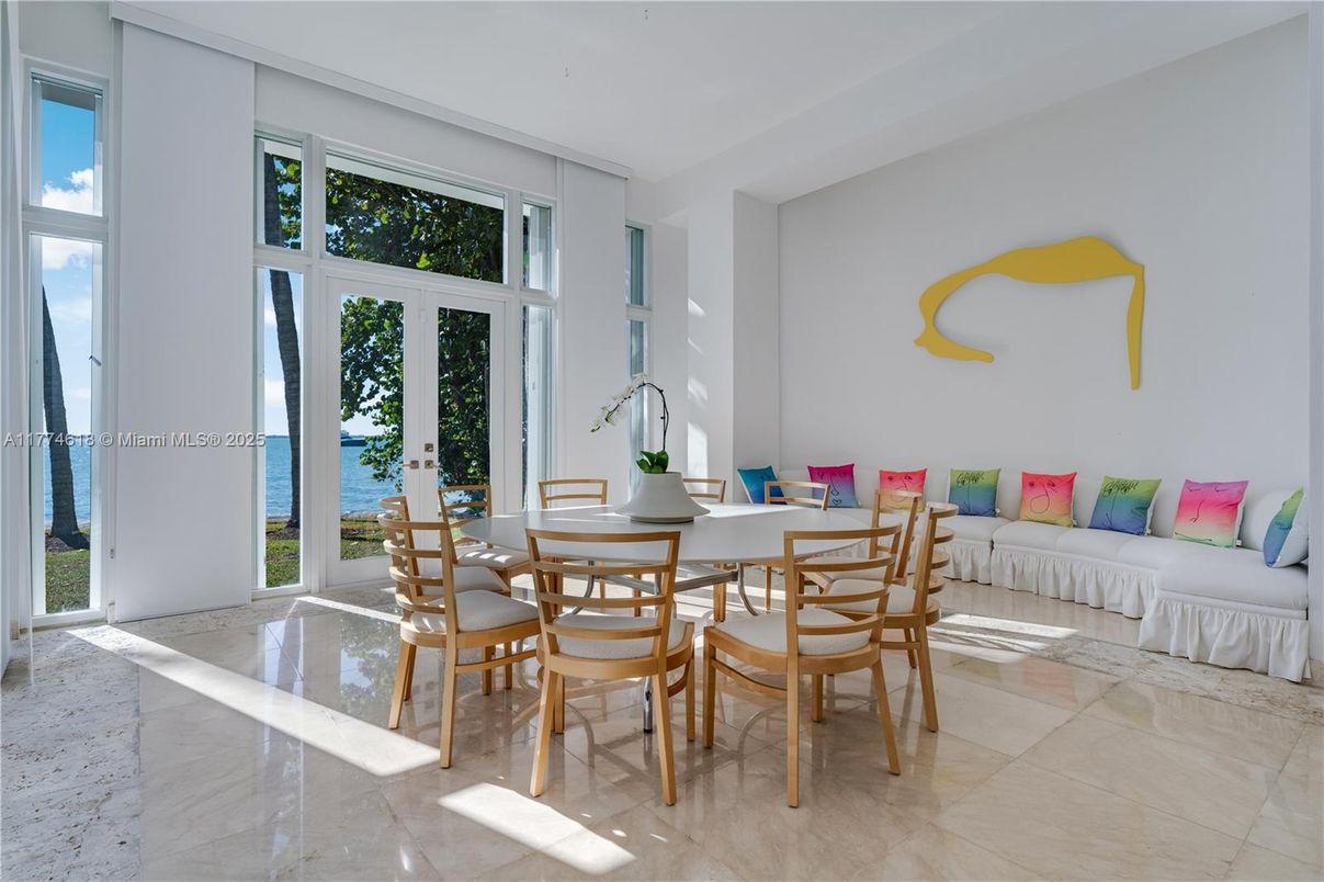 Dining room, Interior