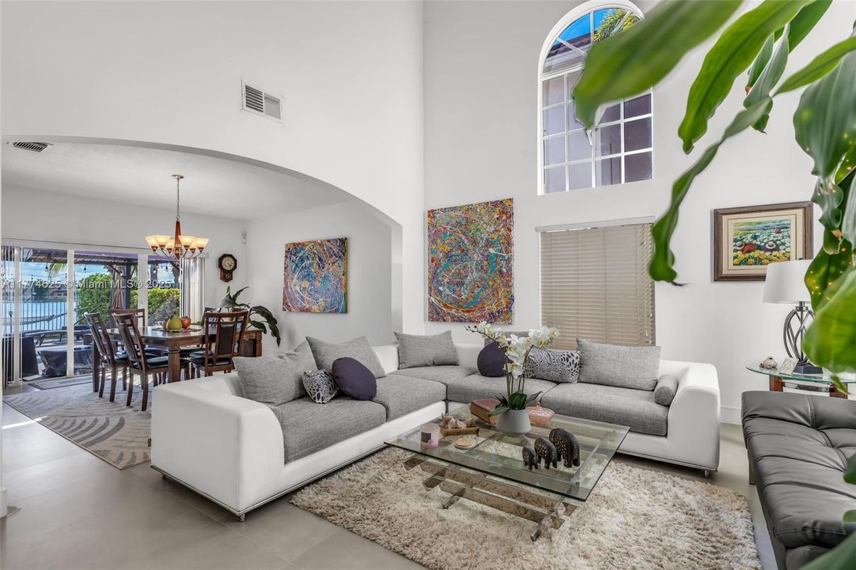 Chandelier, Dining room, Interior, Living room