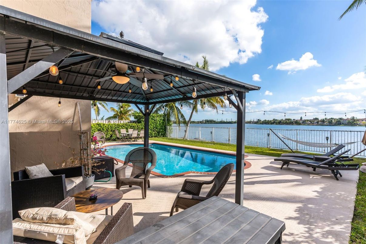 Exterior, Pool, Water