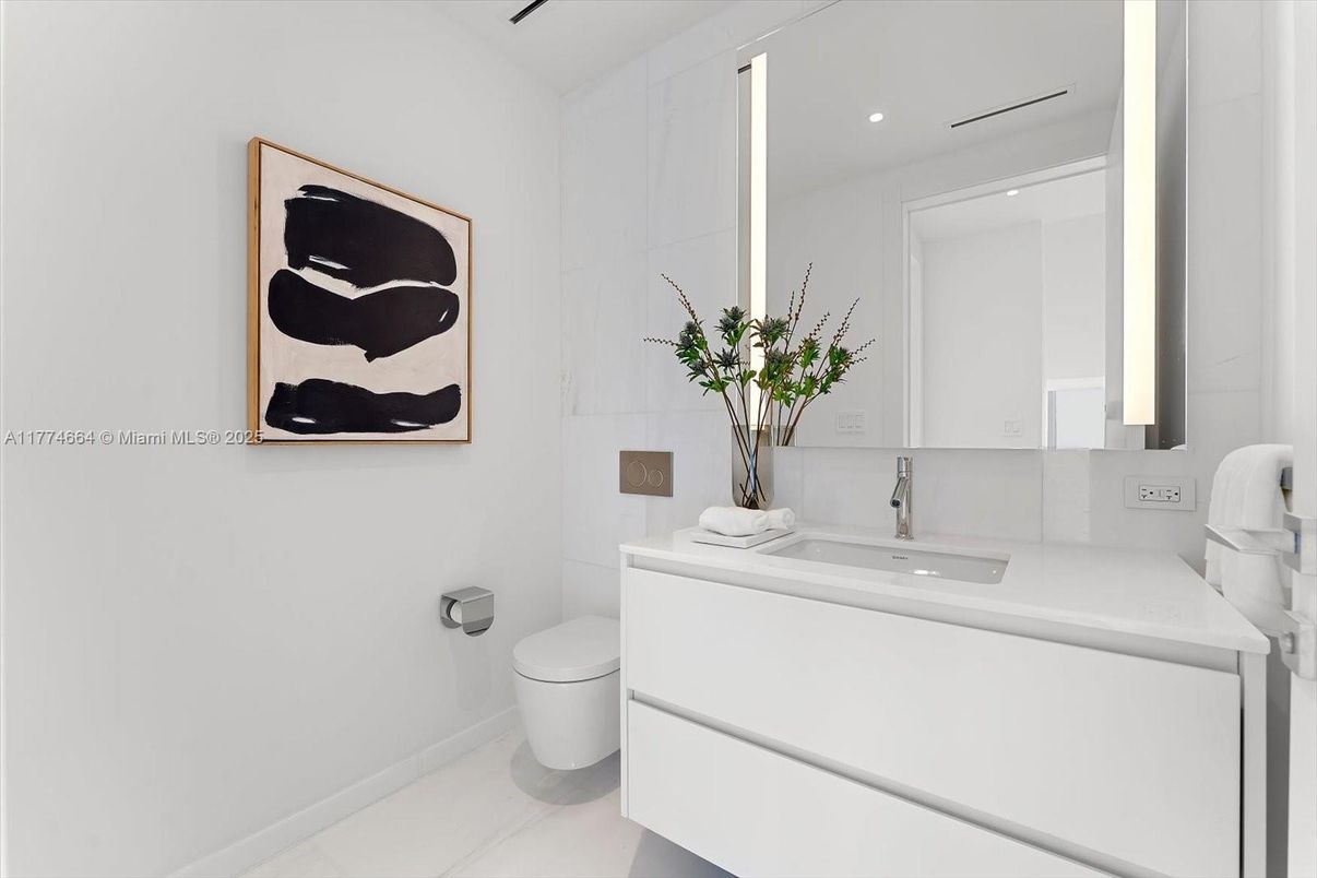 Bathroom, Interior, Recessed Lighting