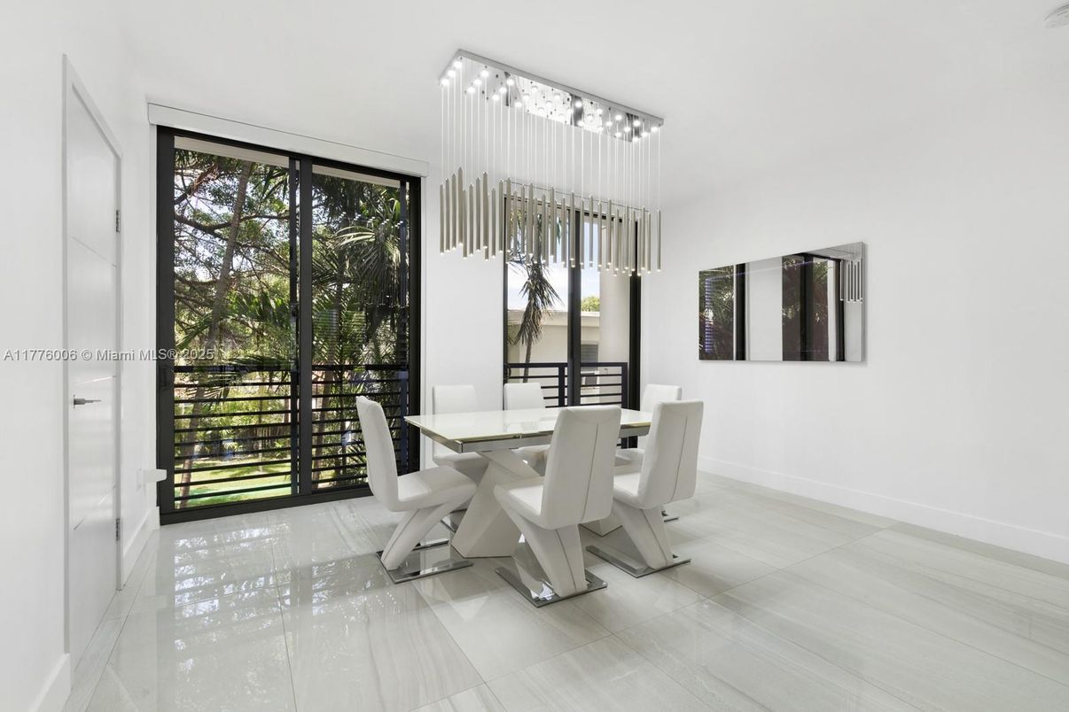 Dining room, Interior, Pendant Lights