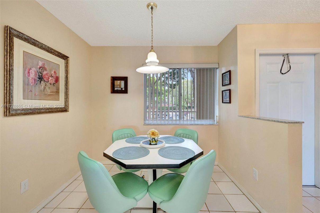 Dining room, Interior, Pendant Lights