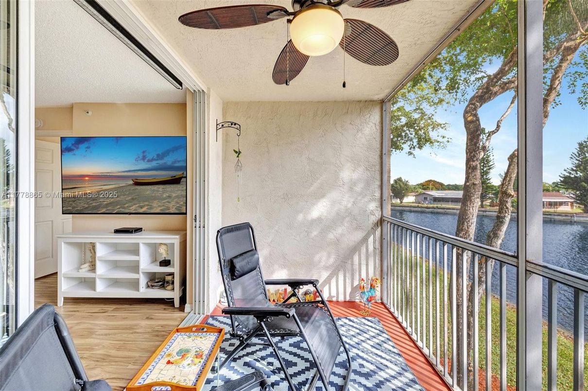 Interior, Sun Room, Water, Wood Texture Flooring