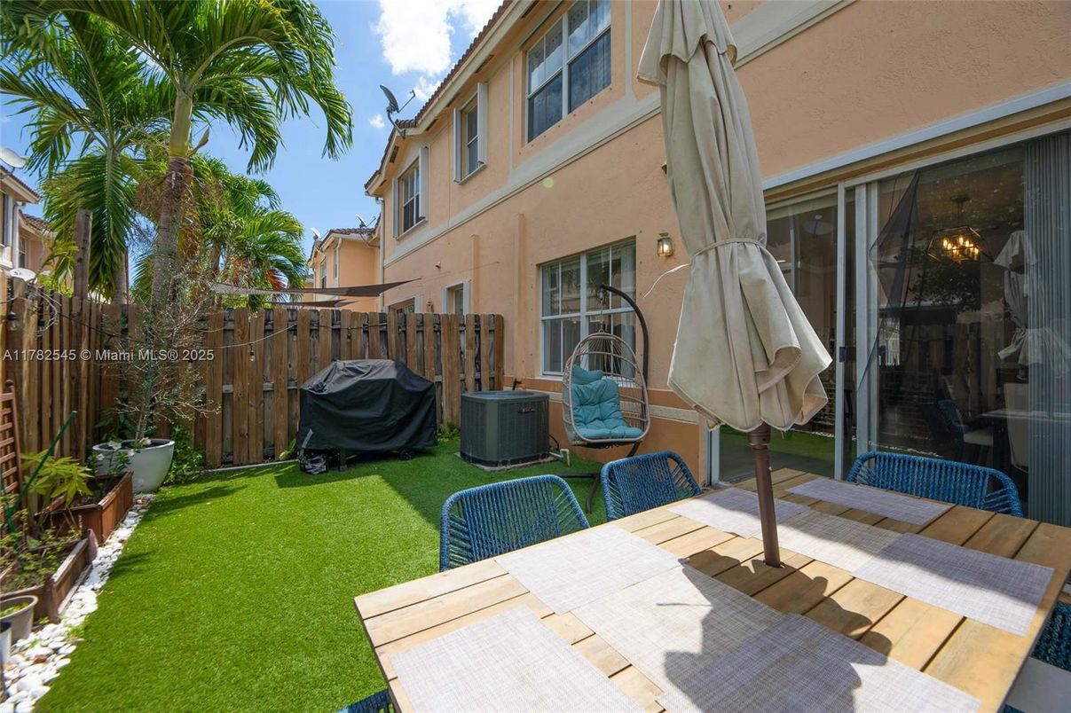 Backyard, Exterior