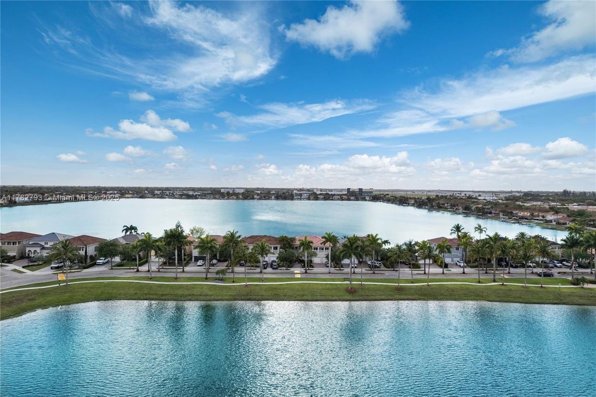 Exterior, Lake