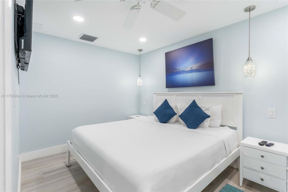 Bedroom, Interior, Pendant Lights, Recessed Lighting, Wood Texture Flooring